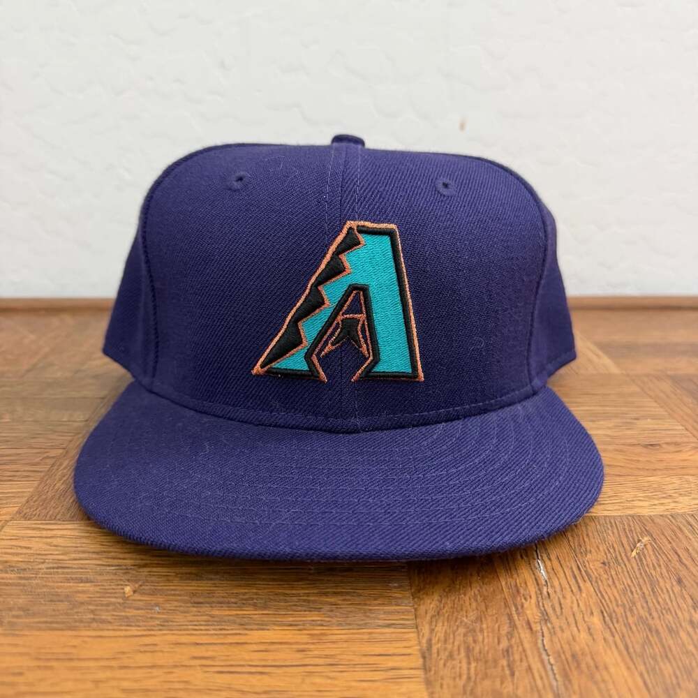 New Era Arizona Diamondbacks 59FIFTY Size 7 1/4 Vintage Logo Fitted Hat